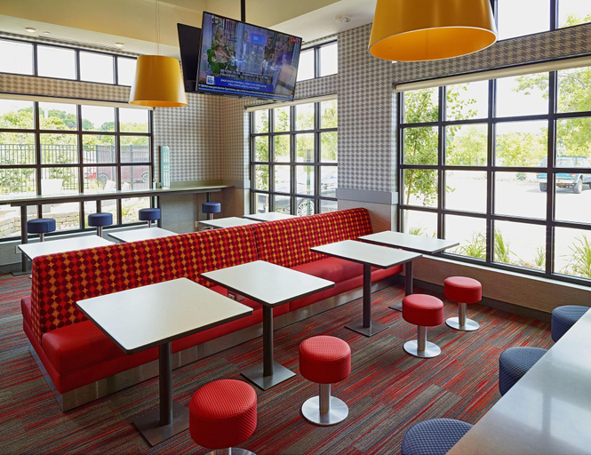 Public Area 2, Livinn Hotel Maplewood, Washington