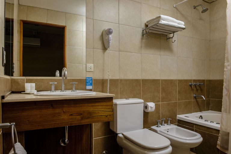 Bathroom 4, Bahía Montaña Hotel, Los Lagos