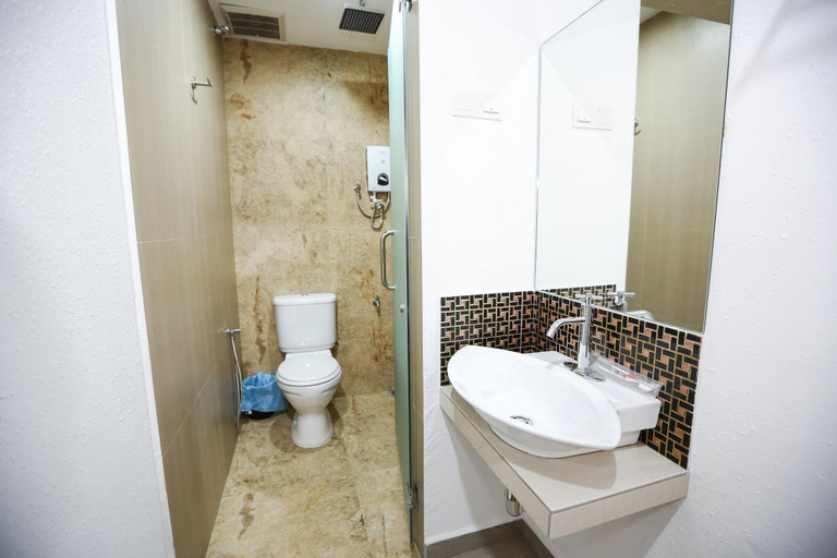 Bathroom 4, New Dawn Hotel, Pontian