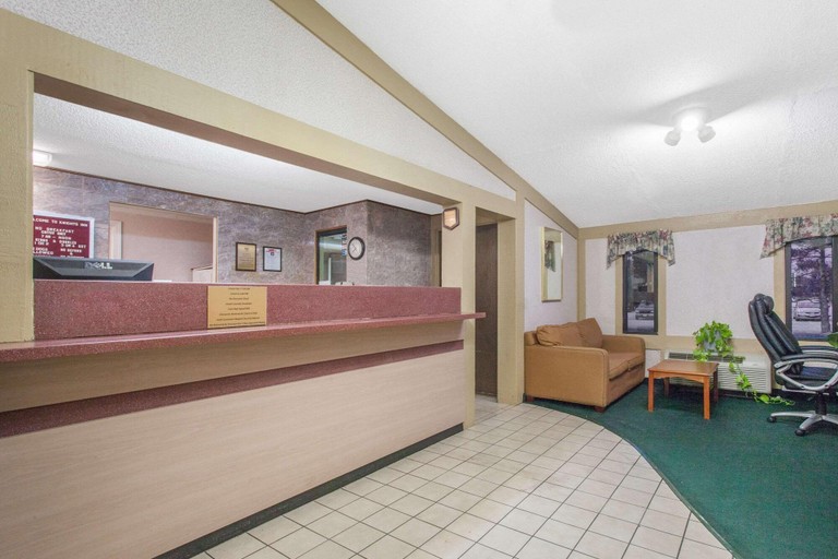 Public Area, Knights Inn Toledo West, Lucas