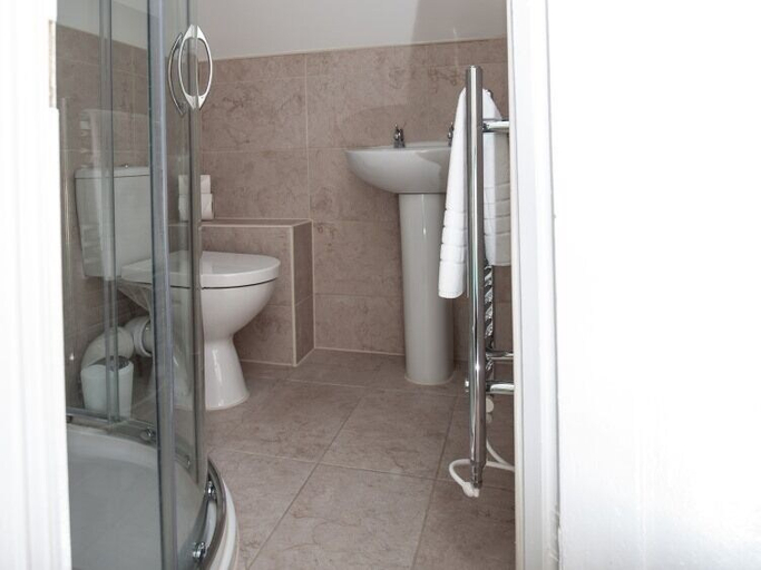 Bathroom 4, Bridge Hotel Brandon, Norfolk