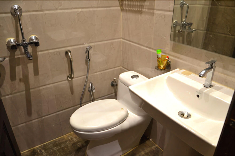 Bathroom 5, Metro Tower, Delhi