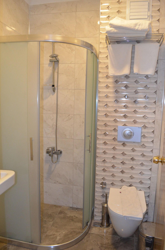 Bathroom 5, Grand Milano Hotel, Ayvalık