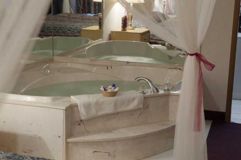 Bathroom 4, Monroe Hotel, Monroe