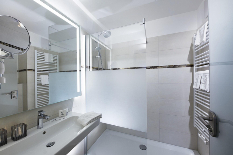 Bathroom 4, Göbel's Seehotel Diemelsee, Waldeck-Frankenberg