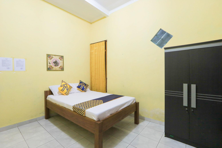 Bedroom 3, Spot On 2440 Wallet Family Residence, Lumajang