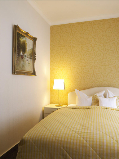 Bedroom 3, Eichenhof Antik-Hotel, Lippe