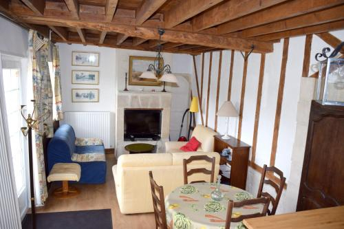 Maison de 2 chambres avec piscine partagee jardin clos et wifi a Saint Martin des Entrees, Calvados