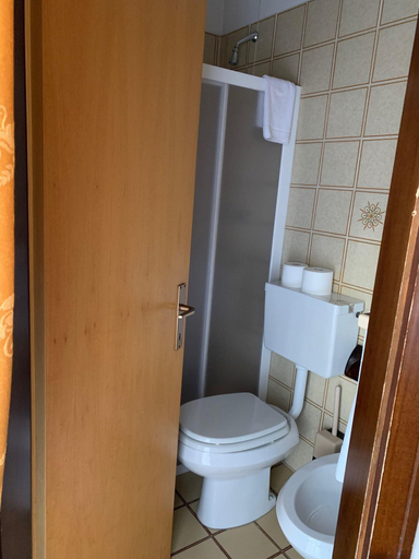 Bathroom 4, San Camillo, Trento