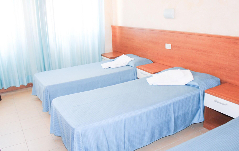 Bedroom 4, Bella Italia & EFA Village, Udine