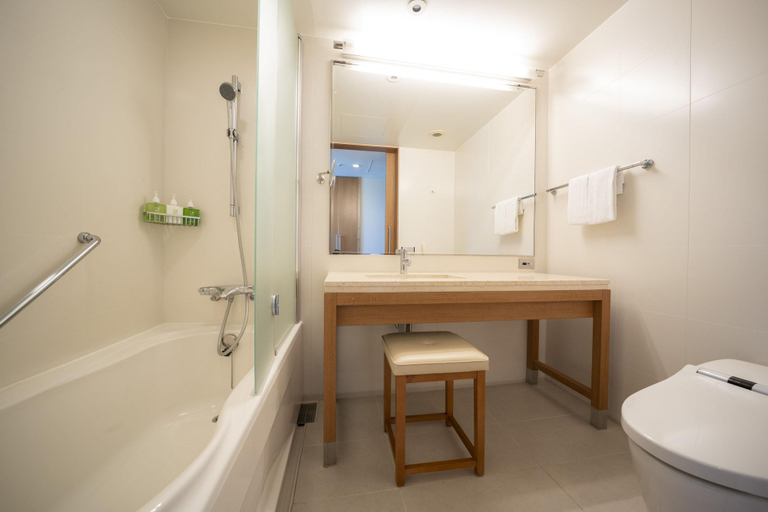Bathroom 4, Courtyard by Marriott Shin-Yokohama Station, Yokohama