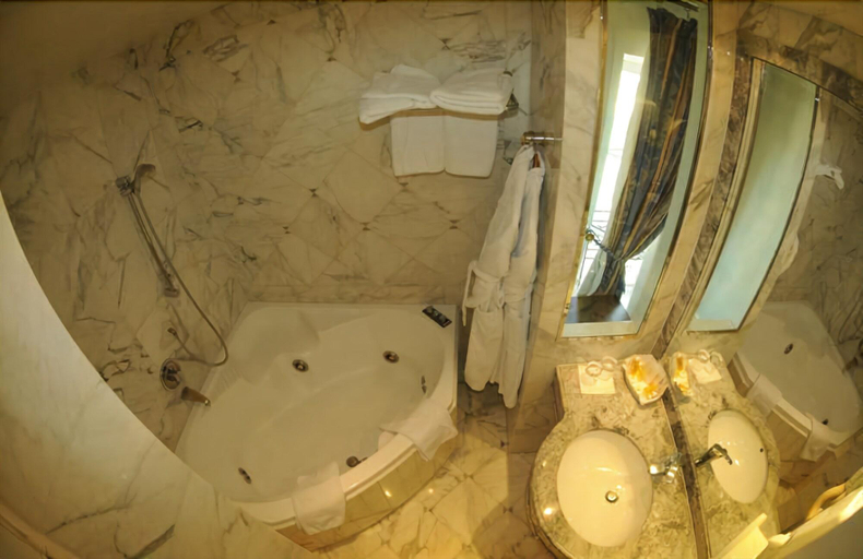 Bathroom 4, Hôtel Eiffel Trocadéro, Paris