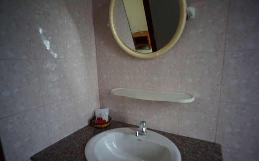 Bathroom 4, Mala Apartment, Pulau Phuket