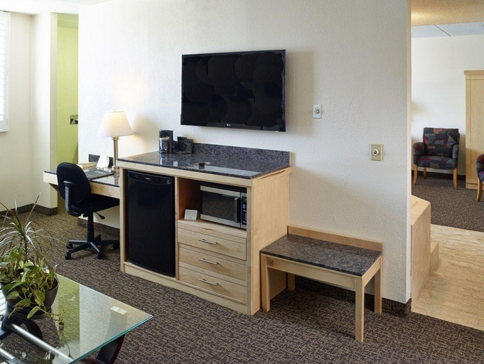 Bedroom 3, Livinn Hotel Maplewood, Washington