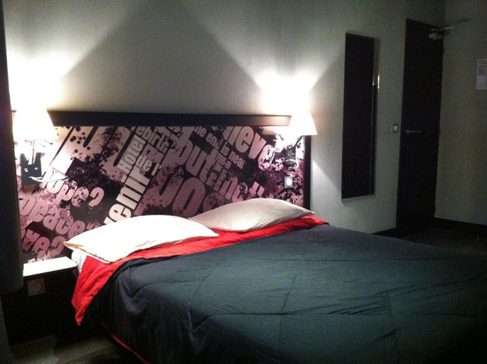 Bedroom 4, Cafe Hotel De L Avenir, Seine-Saint-Denis