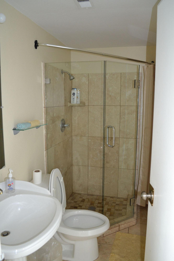 Bathroom 4, Bed and Breakfast in Hollywood Hills, Los Angeles
