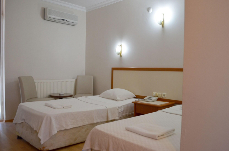Bedroom 3, Grand Milano Hotel, Ayvalık