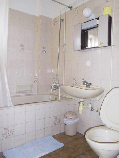 Bathroom 5, Onisillos Htl, Larnaca
