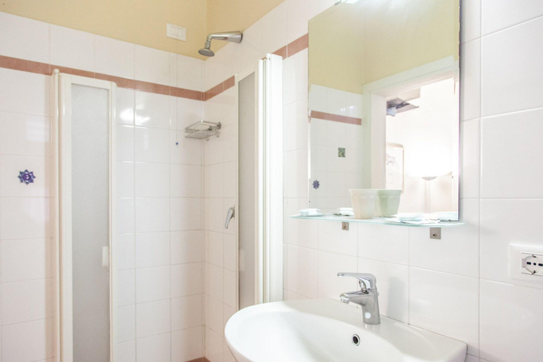Bathroom 4, Bed&Bed Cassia, Florence