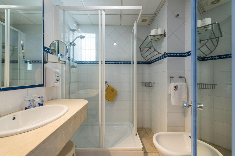 Bathroom 4, El Paseo, Las Palmas