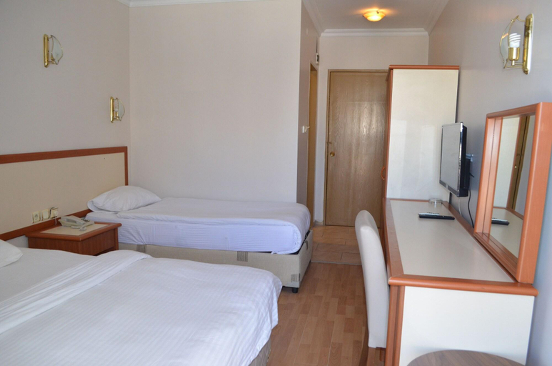Bedroom 4, Grand Milano Hotel, Ayvalık