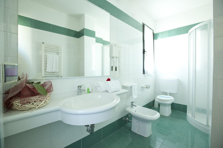 Bathroom 4, Falcone, Udine