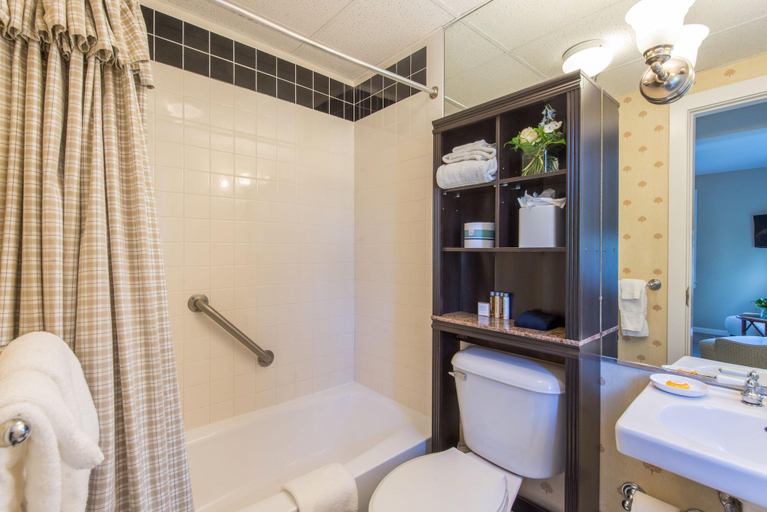 Bathroom 4, The Beach House Inn, Mendocino