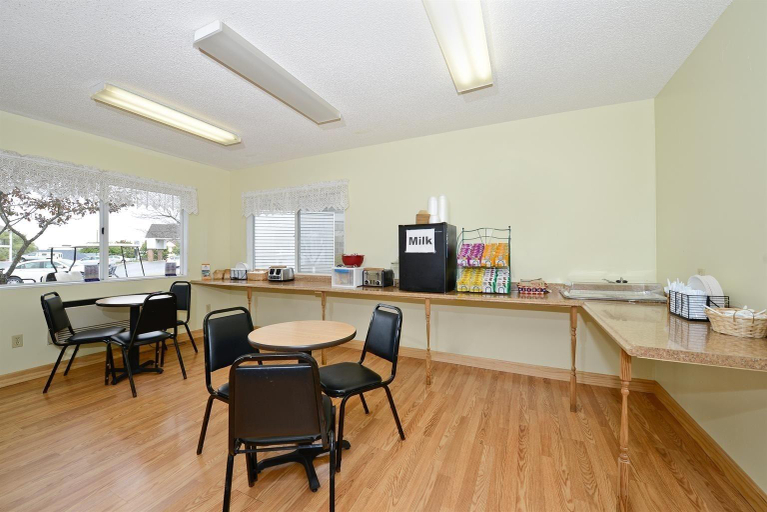Others 4, Americas Best Value Inn- St. Ignace, Mackinac