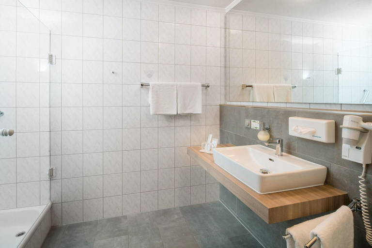 Bathroom 4, Ringhotel Reubel, Fürth