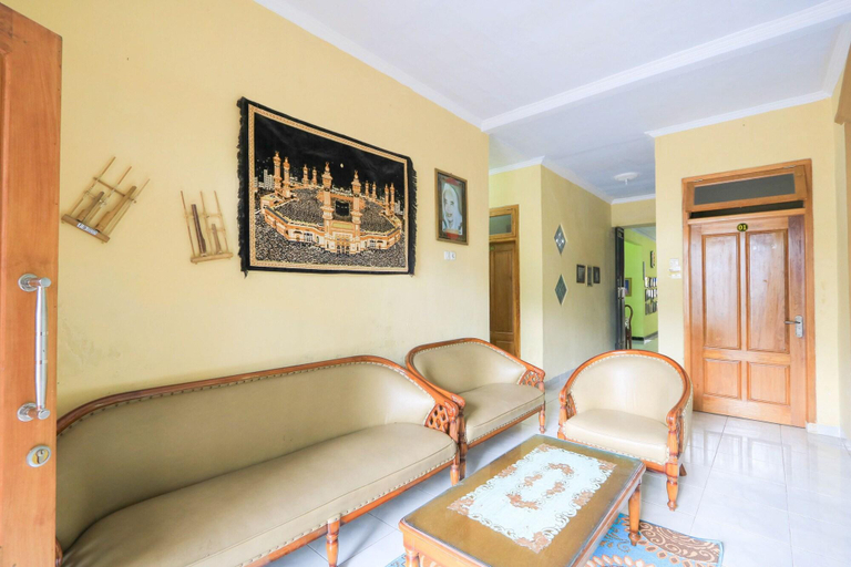 Public Area 5, Spot On 2440 Wallet Family Residence, Lumajang