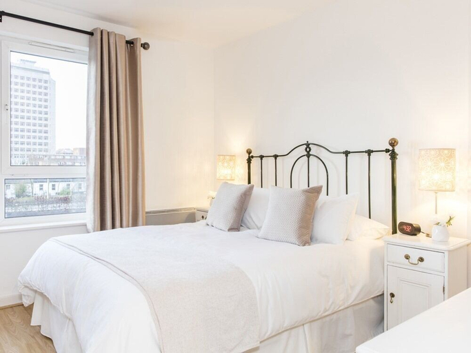 Bedroom 2, Oakdale Apartments, Surrey