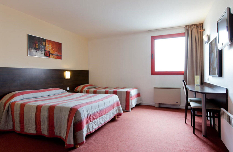 Bedroom 4, Orly Superior Hotel, Essonne