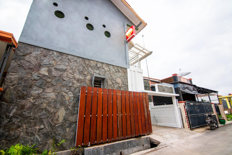 Exterior & Views 2, Hotel O D'residence Syariah, Tegal