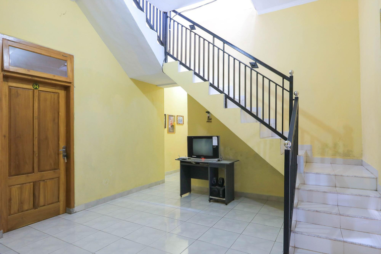 Public Area 4, Spot On 2440 Wallet Family Residence, Lumajang