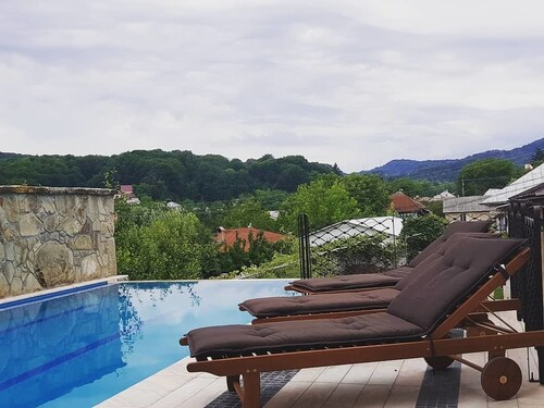 Felix Pension, Prajila