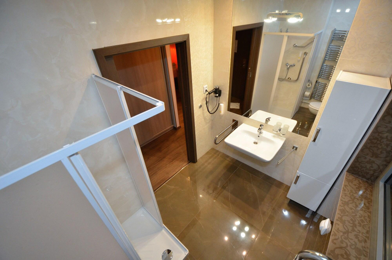 Bathroom 5, Hotel Aura, Praha 8