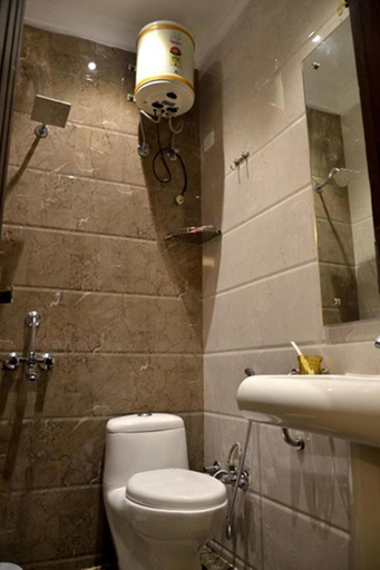 Bathroom 3, Metro Tower, Delhi