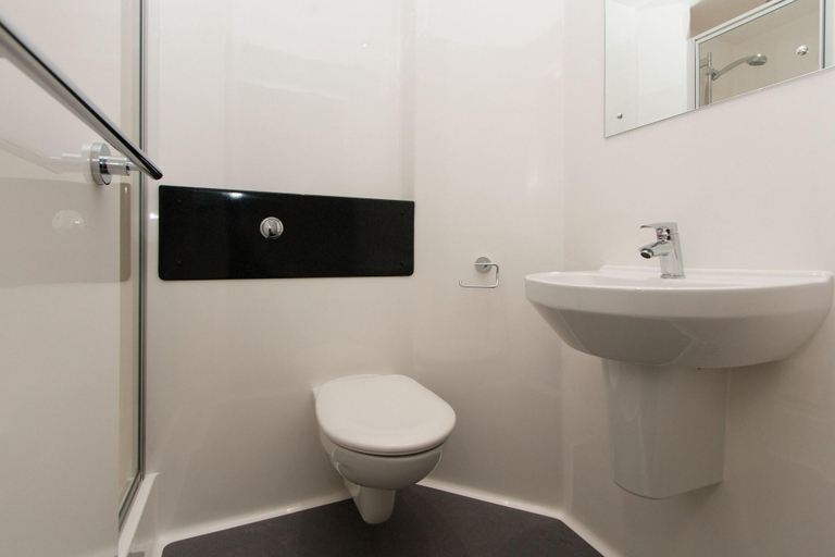Bathroom 4, Destiny Students - Shrubhill, Edinburgh