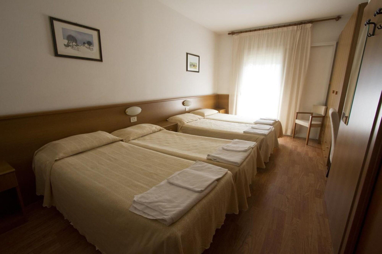 Bedroom 2, Bella Italia & EFA Village, Udine