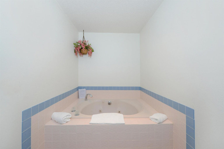 Bathroom 3, Americas Best Value Inn Charlotte, Eaton