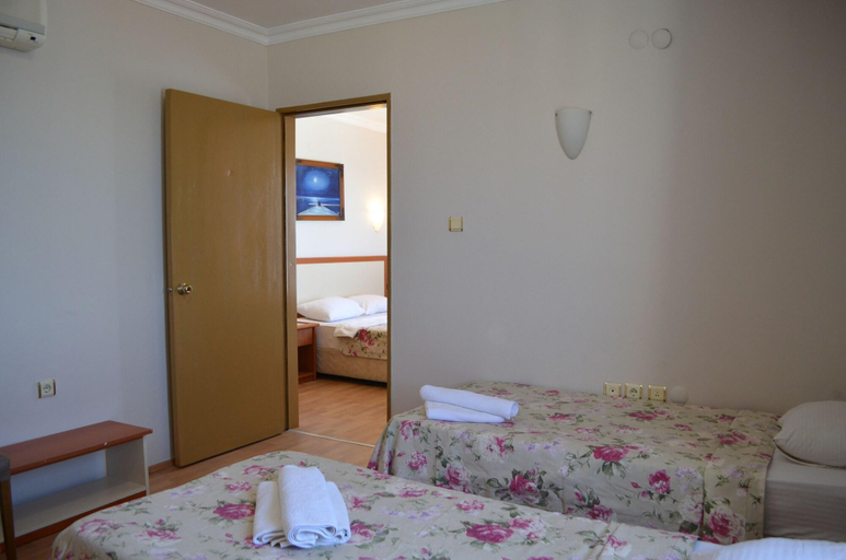 Bedroom 3, Grand Milano Hotel, Ayvalık