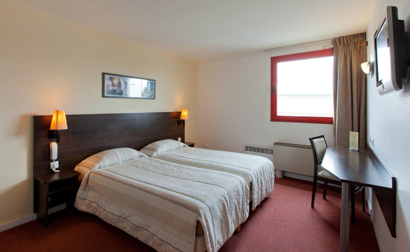 Bedroom 2, Orly Superior Hotel, Essonne