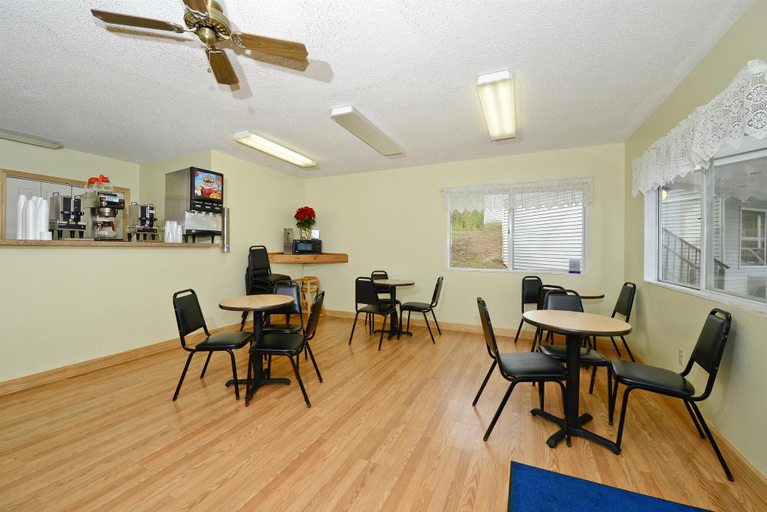 Public Area 2, Americas Best Value Inn- St. Ignace, Mackinac