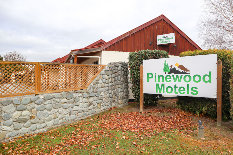 Pinewood Motels, Mackenzie