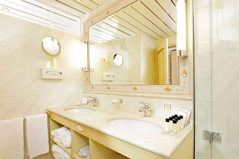 Bathroom, Park Hotel Sonnenhof
