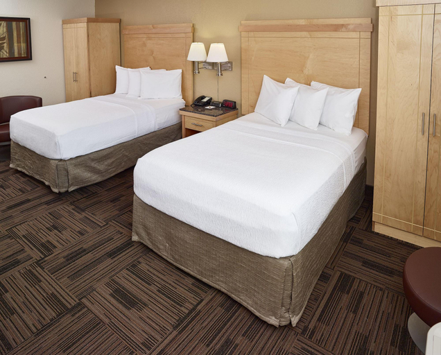 Bedroom 3, Livinn Hotel Maplewood, Washington