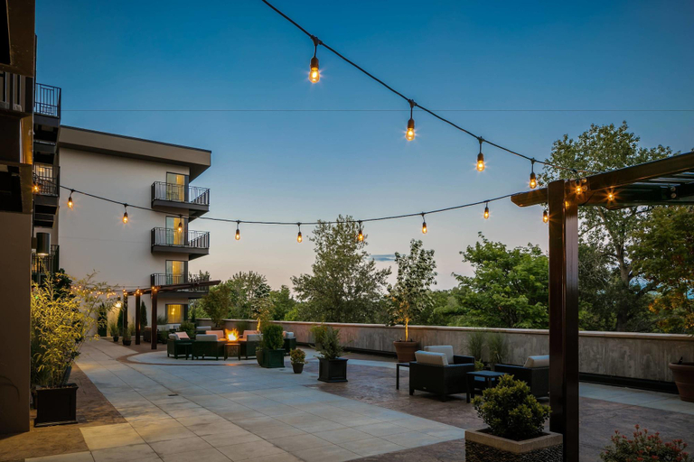 Exterior & Views
