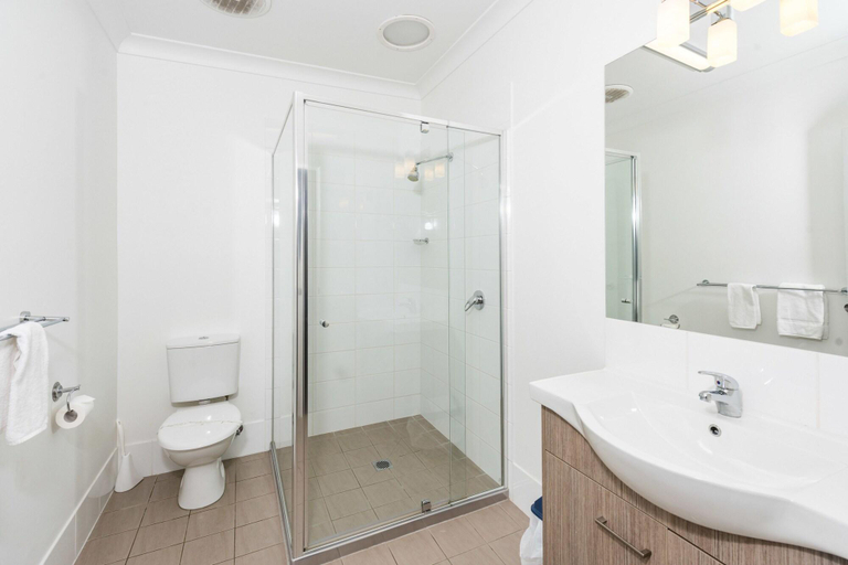 Bathroom 4, Takalvan Motel, Bundaberg