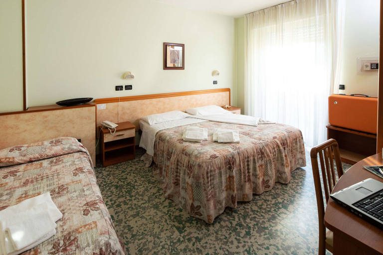Bedroom 4, EURO b&b, Rimini