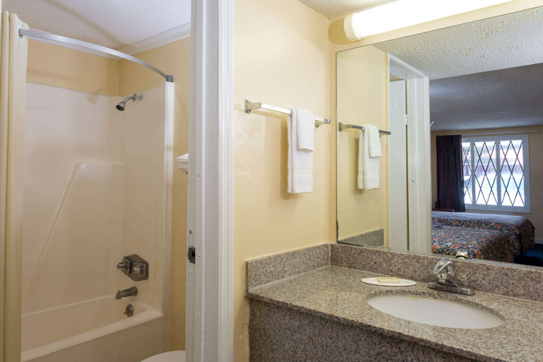 Bathroom 5, Knights Inn Norcross, Gwinnett